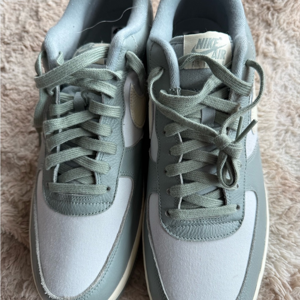 Brand New!!! Nike Men's Sneakers - Gray and Cream Tones. Perfect Christmas Gift - Picture 2 of 8